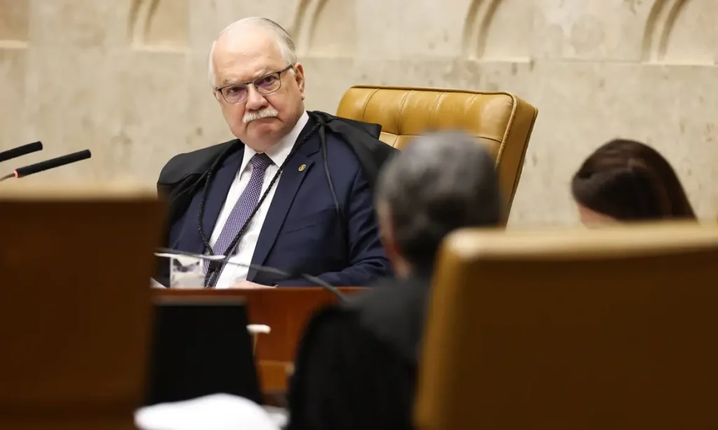 Ex-ministros e sociedade civil divulgam carta em apoio a Fachin Fachin