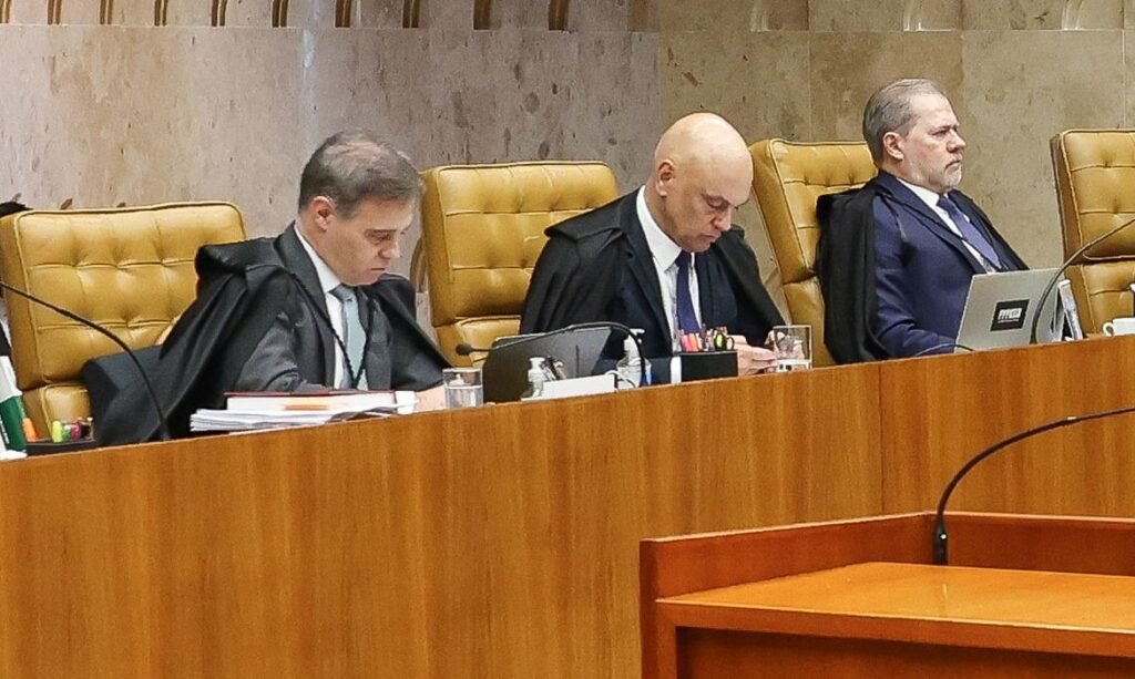 Mendonça acusa Moraes de direcionar investigação no STF Moraes