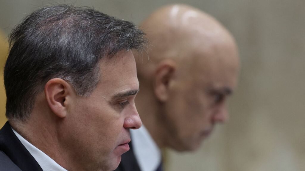 Mendonça pede a Fachin afastamento de Moraes do STF
