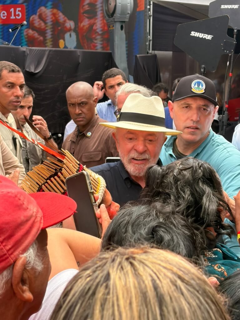 Lula anuncia reajuste do Bolsa Família às vésperas da eleição