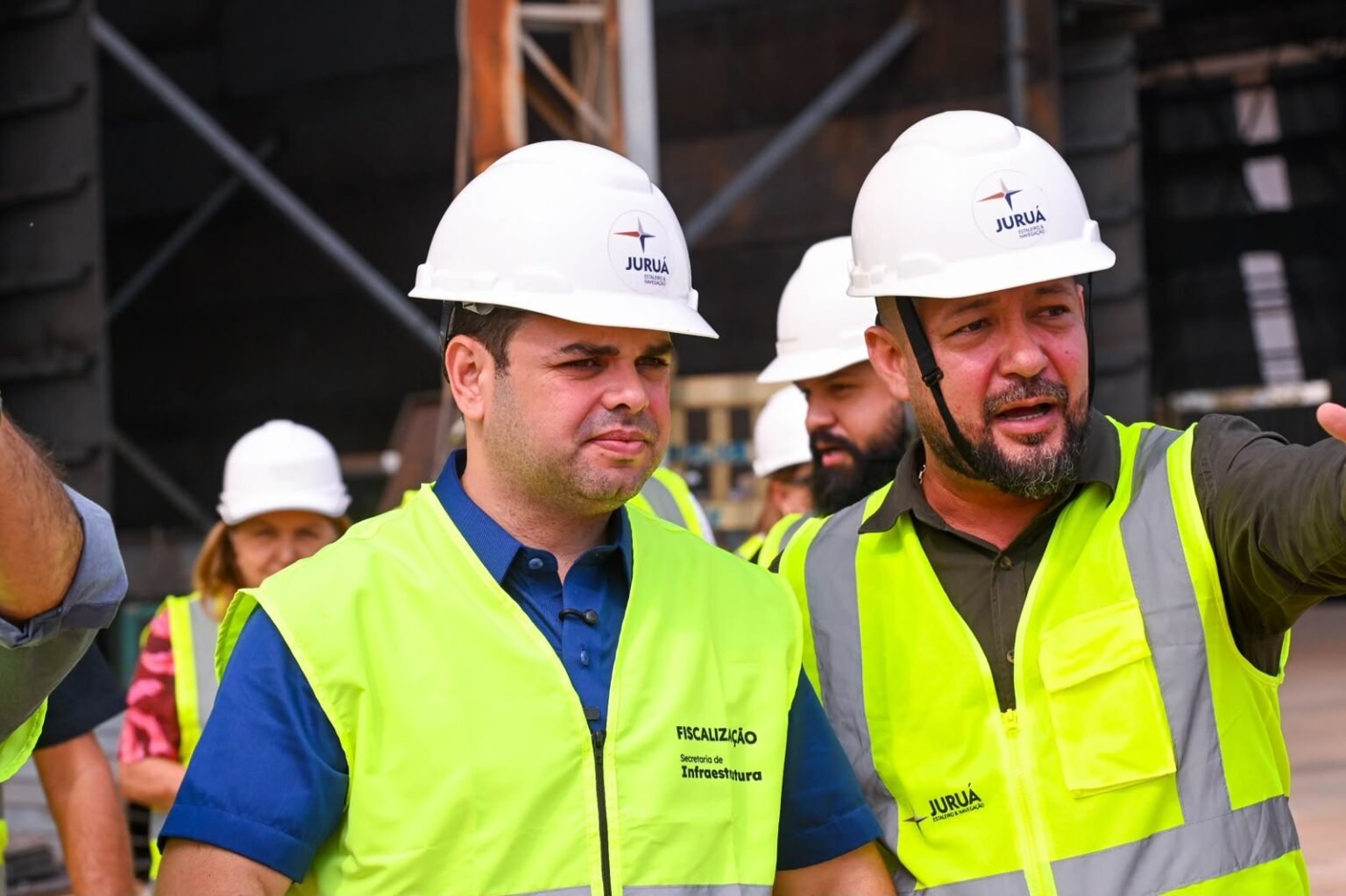 Roberto Cidade inspeciona construção de terminais flutuantes para comunidades do interior do Amazonas