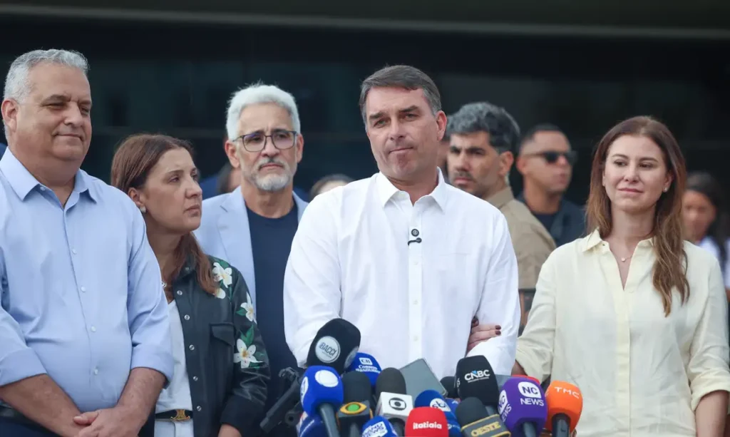 STF nega ter ordenado buscas em endereços de Flávio Bolsonaro STF