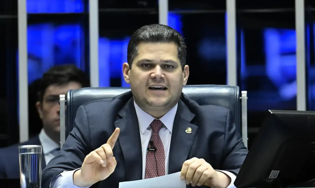 Alcolumbre anuncia sessões para discutir e votar fim da escala 6×1 PEC