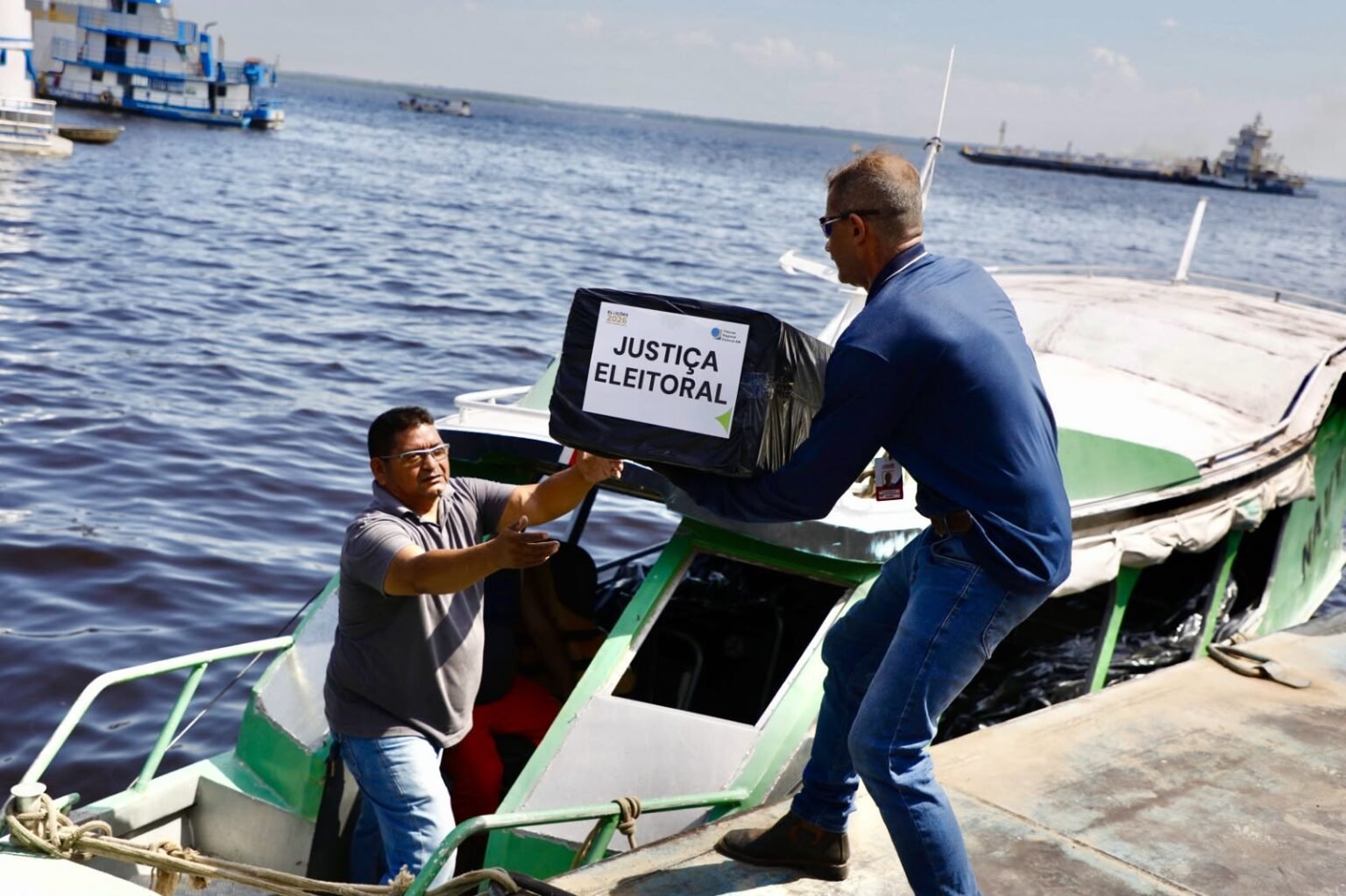 Mudança de transportes e manutenção de seções garantem urnas no interior do Amazonas TRE-AM