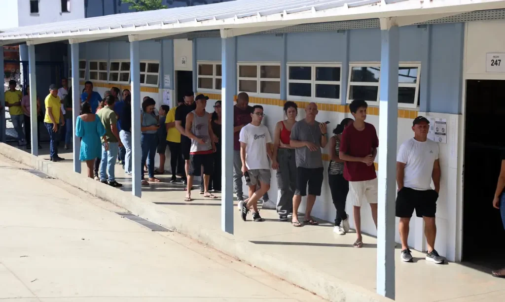 TRE-AM diz não ser possível prorrogar votação no Amazonas porque urnas já haviam sido fechadas