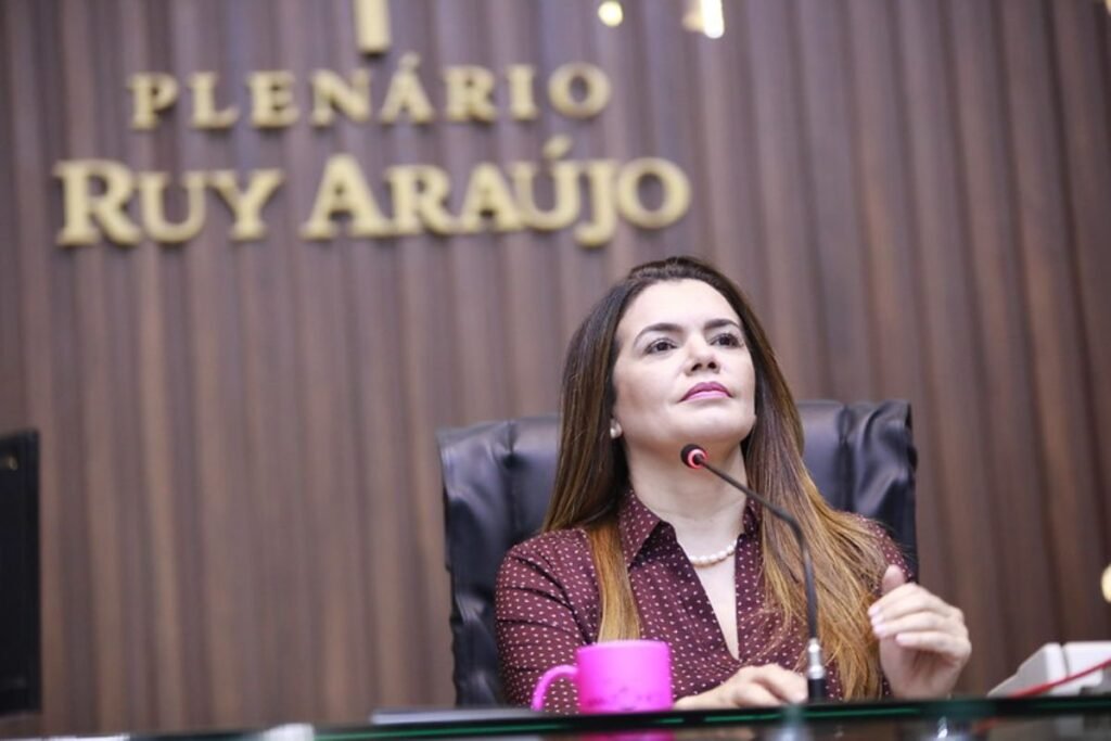 Defesa de Alessandra Campelo pede suspensão de armas de Sargento Salazar e Kidson Maia