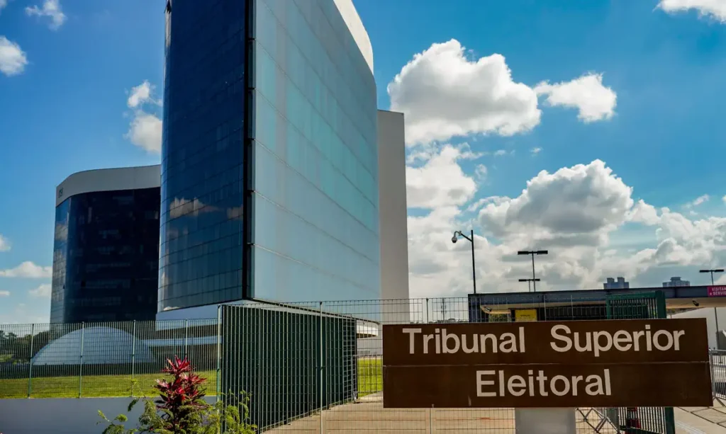 Nunes Marques convoca campanhas de Lula e Flávio para reunião no TSE TSE