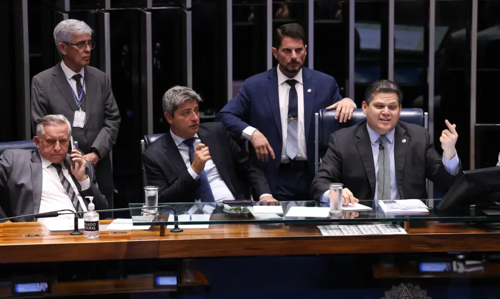 Alcolumbre retira PEC da Segurança Pública da pauta do Senado PEC